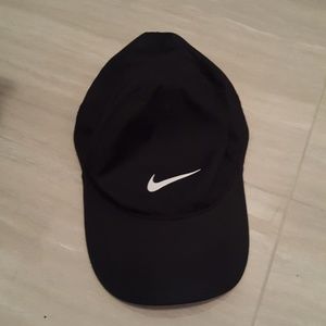 Nike featherlight cap